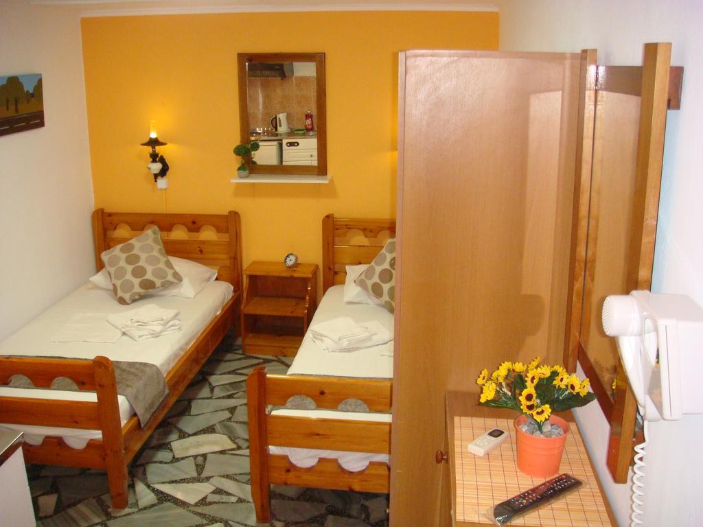 Tínos Boussetil Rooms Capanmat מראה חיצוני תמונה